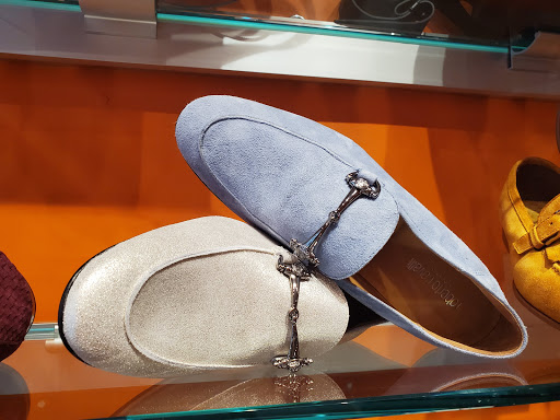 Shoe Store «Blue Sole Shoes», reviews and photos, 1805 Chestnut St # 1, Philadelphia, PA 19103, USA