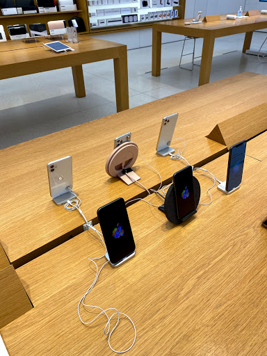 Computer Store «Apple Smith Haven», reviews and photos, 518 Smith Haven Mall, Lake Grove, NY 11755, USA