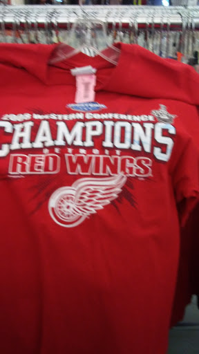 Thrift Store «Volunteers of America Thrift Store», reviews and photos, 1135 N Belsay Rd, Burton, MI 48509, USA