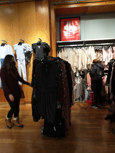 Clothing Store «Express», reviews and photos, 1000 Palisades Center Dr, West Nyack, NY 10994, USA