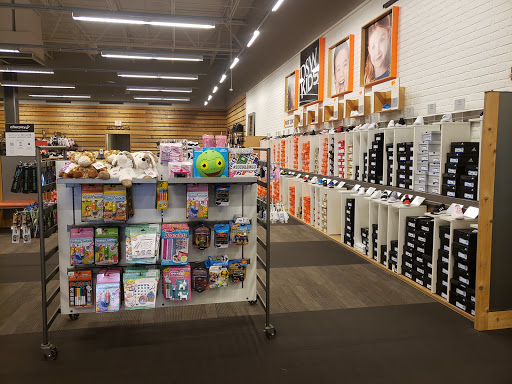 Shoe Store «DSW Designer Shoe Warehouse», reviews and photos, 6636 E State St, Rockford, IL 61108, USA