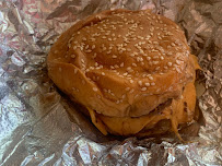 Cheeseburger du Restaurant de hamburgers Five Guys Nice CAP 3000 à Saint-Laurent-du-Var - n°5