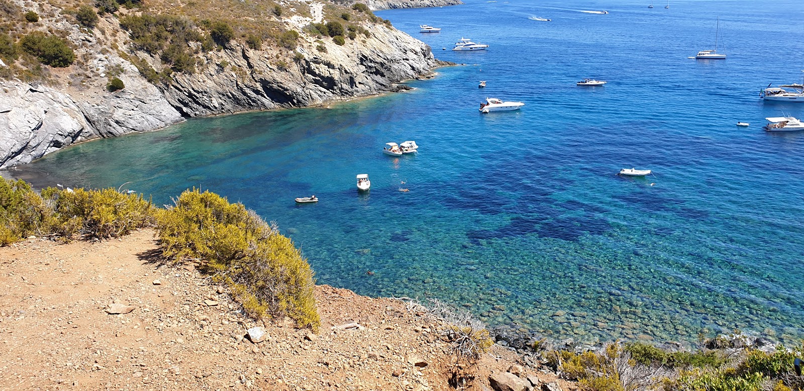 Foto von Spiaggia Le Tombe mit geräumige bucht