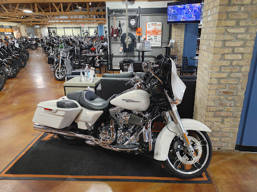 Motorcycle Dealer «Lake Shore Harley-Davidson», reviews and photos, 14000 W Rockland Rd, Libertyville, IL 60048, USA