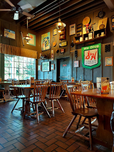 American Restaurant «Cracker Barrel Old Country Store», reviews and photos, 325 Fort Loudoun Medical Center Dr, Lenoir City, TN 37772, USA