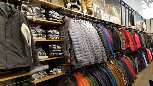 Clothing Store «The North Face Outlet», reviews and photos, 127 Premium Outlets Dr #633, Monroe, OH 45050, USA