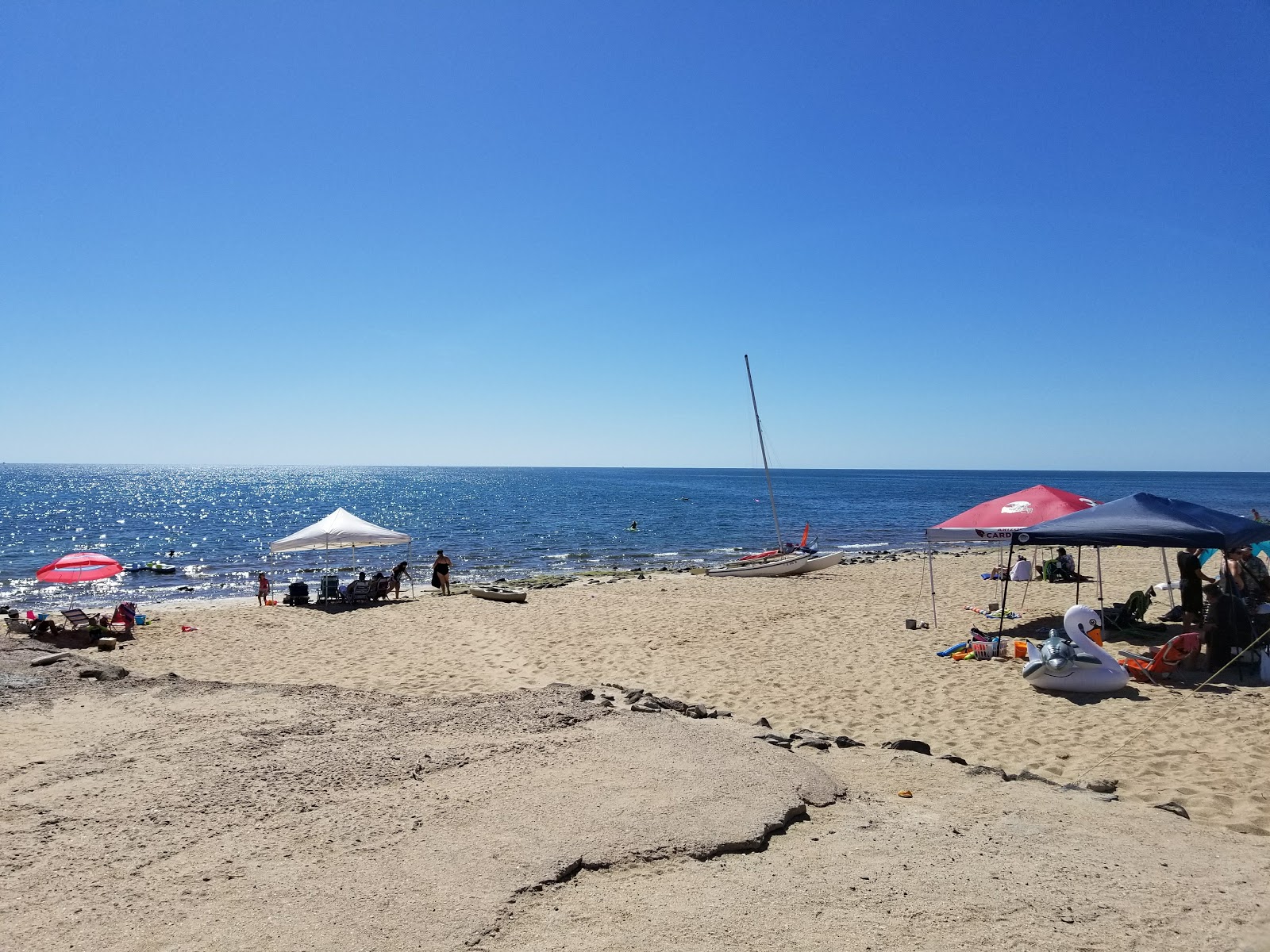 Photo de Playa Mirador avec l'eau cristalline de surface