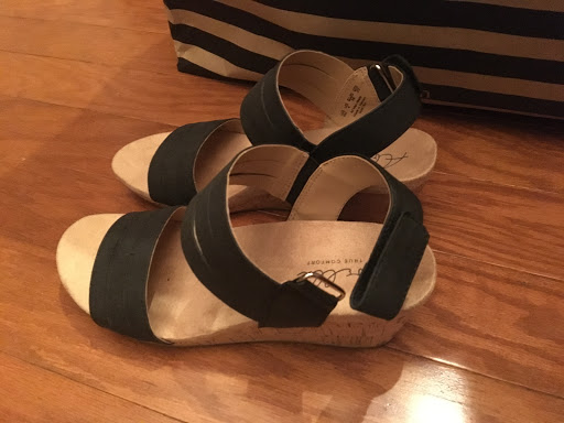 Shoe Store «DSW Designer Shoe Warehouse», reviews and photos, 15001 Potomac Town Pl #120, Woodbridge, VA 22192, USA