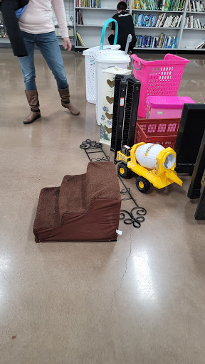 Thrift Store «Goodwill Retail Store of St. Peters – Mid Rivers», reviews and photos, 620 Mid Rivers Mall Dr, St Peters, MO 63376, USA