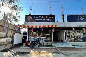 La Trio Pizza লা ট্রিও পিজ্জা image