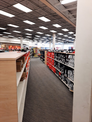 Shoe Store «Famous Footwear», reviews and photos, 1665 Olentangy River Rd, Columbus, OH 43212, USA