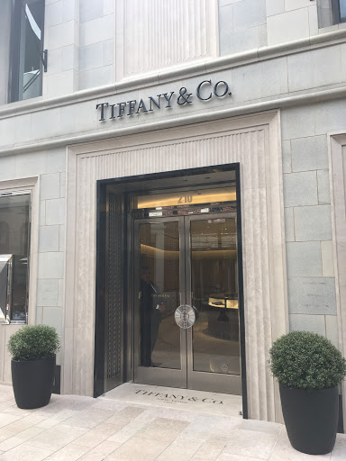 Jewelry Store «Tiffany & Co.», reviews and photos, 210 N Rodeo Dr, Beverly Hills, CA 90210, USA