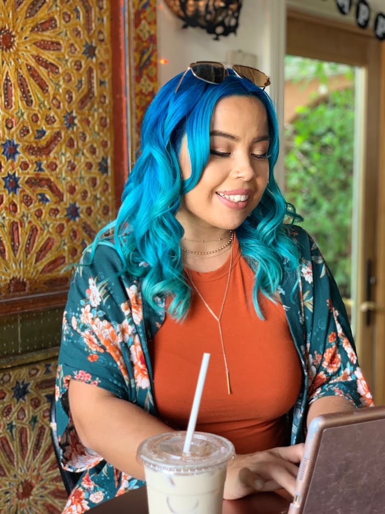 Celi Montano at Ivy Salon 34994