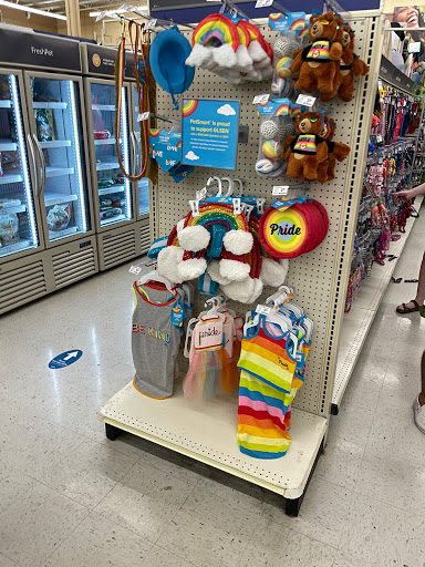 Pet Supply Store «PetSmart», reviews and photos, 7574 Voice of America Centre Dr, West Chester Township, OH 45069, USA