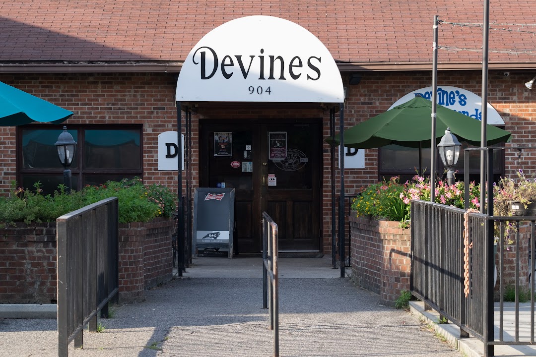 Devines Restaurant & Sports Bar
