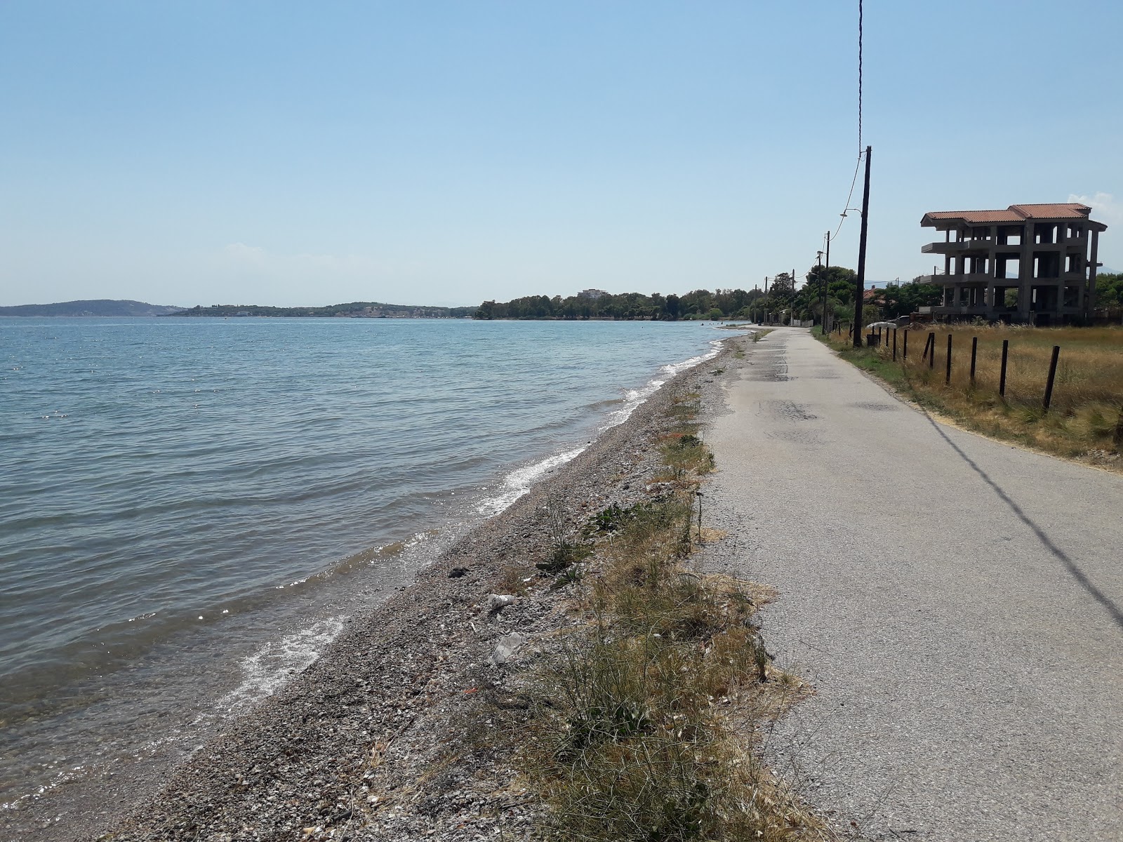 Fotografija Riviera beach z zelena voda površino