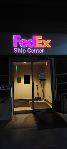 Shipping and Mailing Service «FedEx Ship Center», reviews and photos, 2825 Cargo Rd, Minneapolis, MN 55450, USA