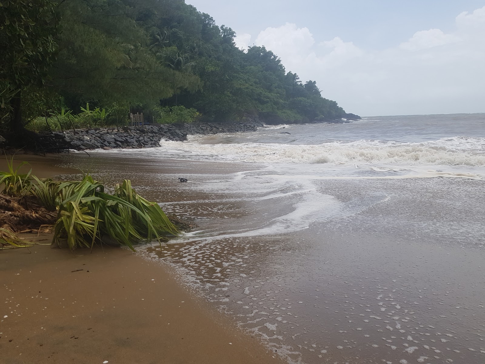 Foto de Kirubeli Cove apoiado por penhascos
