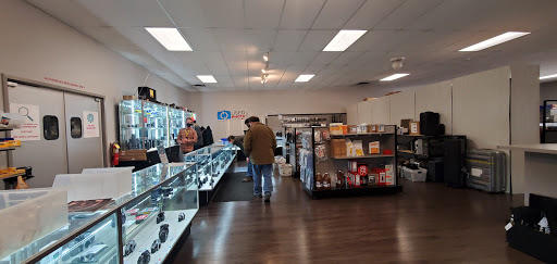 Camera Store «Roberts Camera», reviews and photos, 220 E St Clair St, Indianapolis, IN 46204, USA