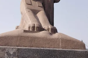 Egypt's Renaissance Statue image