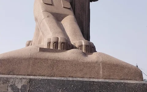 Egypt's Renaissance Statue image