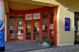 Café International image