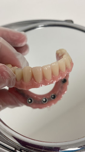 Clínica Del Duque - Dentista