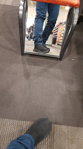 Shoe Store «DSW Designer Shoe Warehouse», reviews and photos, 520 E Waterfront Dr, Homestead, PA 15120, USA