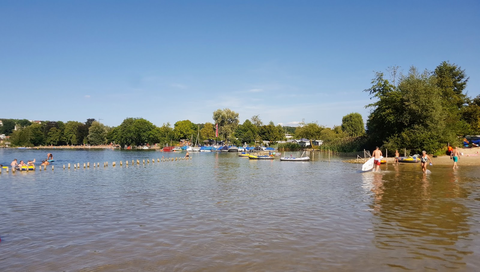 Foto von Seebad Sempach mit beiger sand Oberfläche