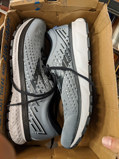 Shoe Store «DSW Designer Shoe Warehouse», reviews and photos, 7923 N Blackstone Ave, Fresno, CA 93720, USA