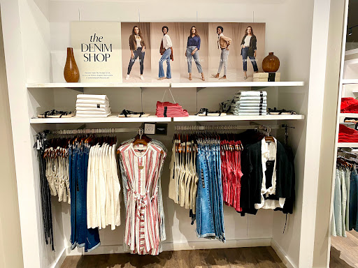 Clothing Store «Banana Republic», reviews and photos, 454 Evergreen Ct, Central Valley, NY 10917, USA