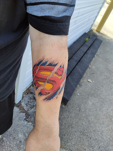 Tattoo Shop «Vivid Tattoo», reviews and photos, 4300 Sutherland Ave, Knoxville, TN 37919, USA