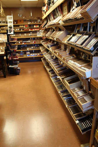 Tobacco Shop «Tinder Box Collierville», reviews and photos, 3615 S Houston Levee Rd, Collierville, TN 38017, USA