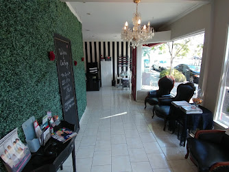 Chez Rouge Salon