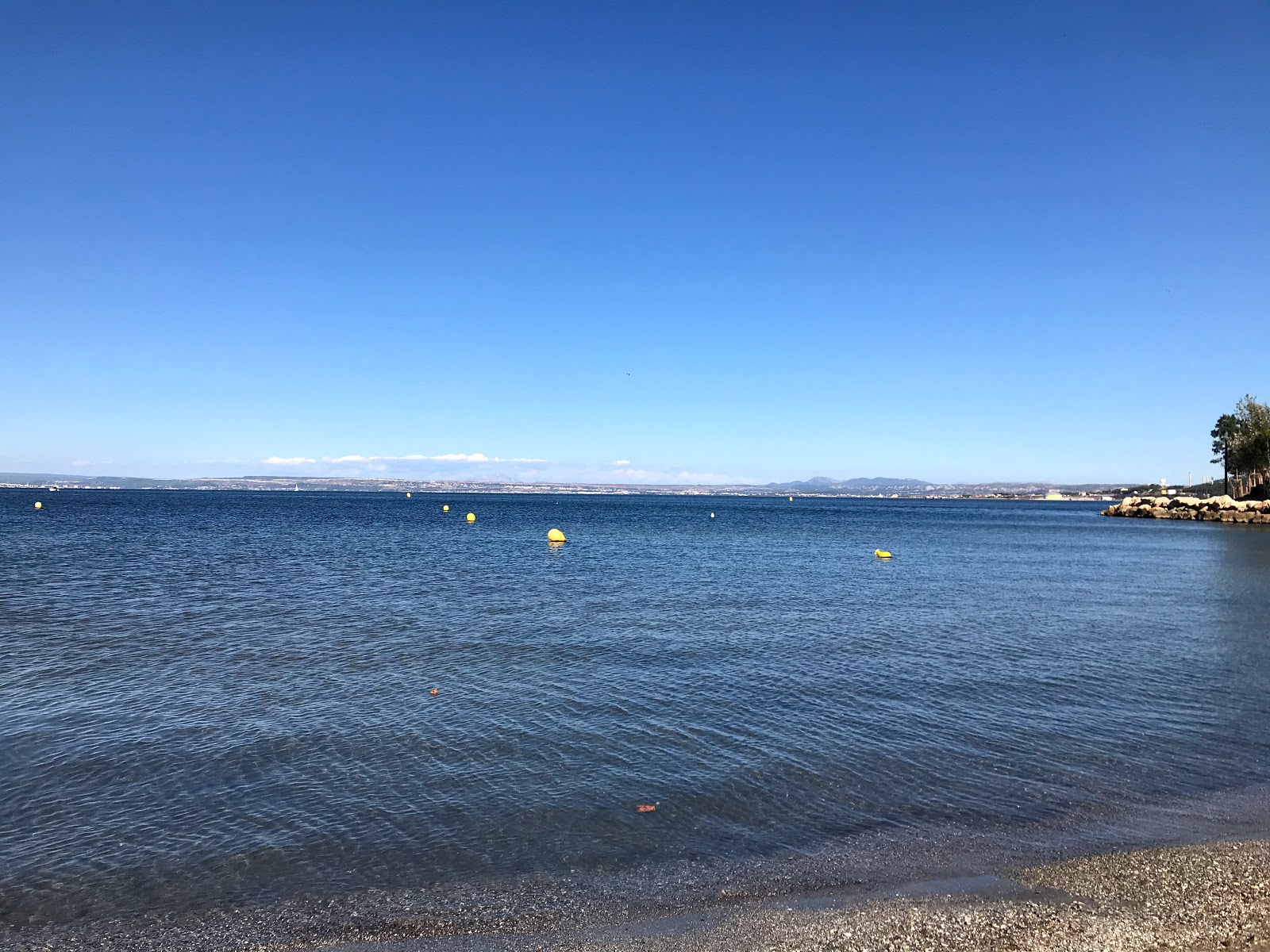 Plage de Ferrieres'in fotoğrafı imkanlar alanı