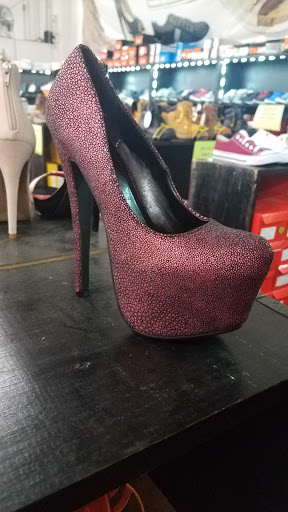 Shoe Store «Footsies Shoe Warehouse», reviews and photos, 1077 Baker St, Costa Mesa, CA 92626, USA