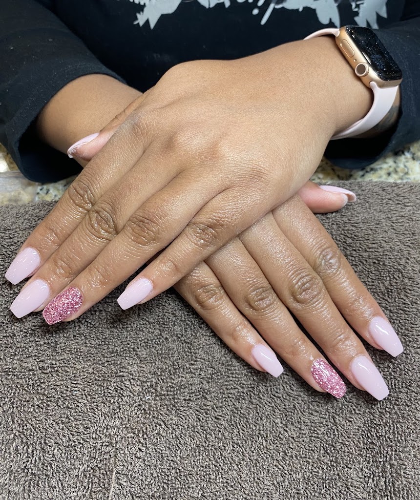 Luxx Nail Salon 76063