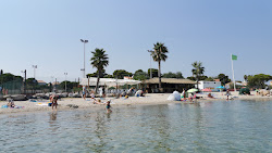 Plage rive Droite'in fotoğrafı geniş bir kıyı şeridi ile birlikte