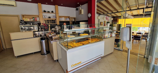 ΡΕΝΤΖΙΟΣ ΚΑΦΕ-ΜΠΟΥΓΑΤΣΕΣ