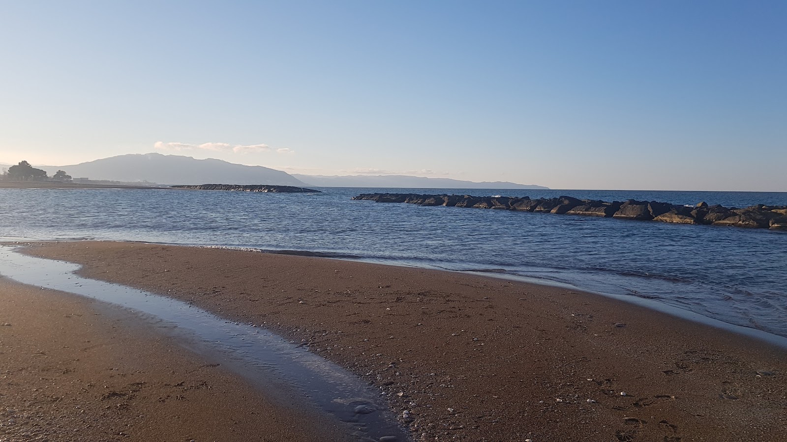 Fotografija Gulyali Beach z turkizna čista voda površino