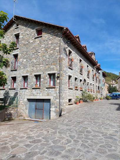 Hotel Restaurante Castillo D Acher - Pl. la Virgen, 9, 22790 Siresa, Huesca, Spain
