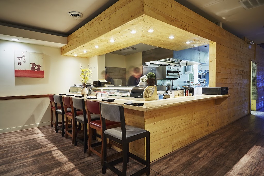 Yellowtail Sushi Bar & Asian Kitchen 60657