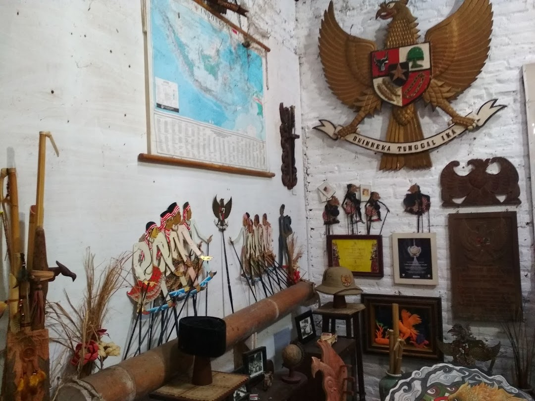 Warung Museum Rumah Garuda