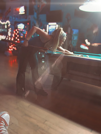 Bar & Grill «Sharkies On The Beach Bar & Grill», reviews and photos, 10 Surf Dr, Surfside Beach, TX 77541, USA