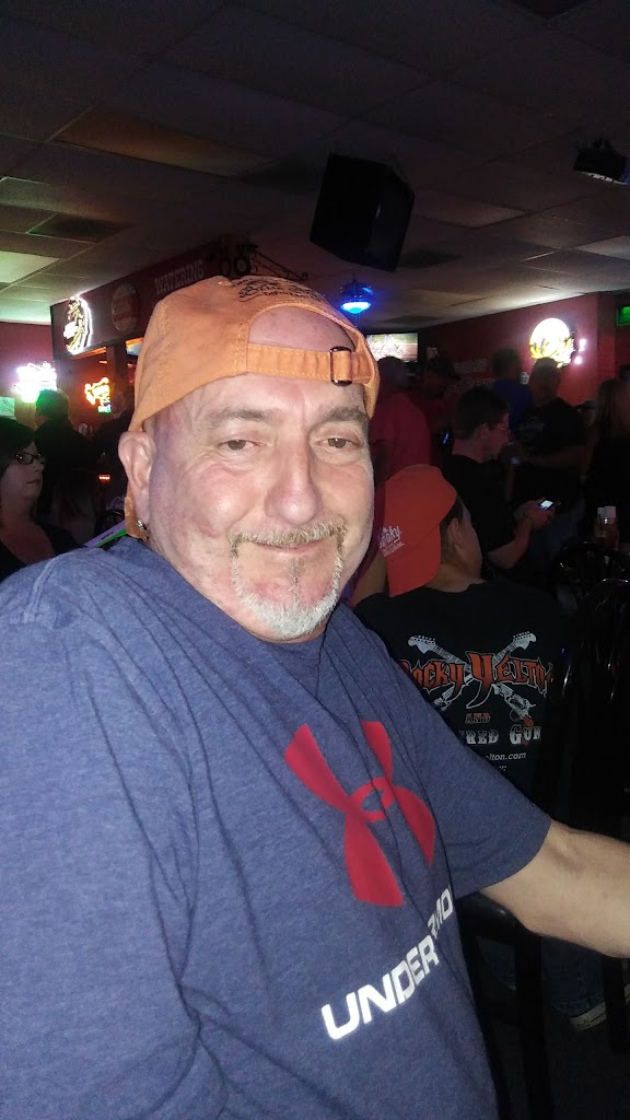 ROCKYS BAR & GRILL 28043