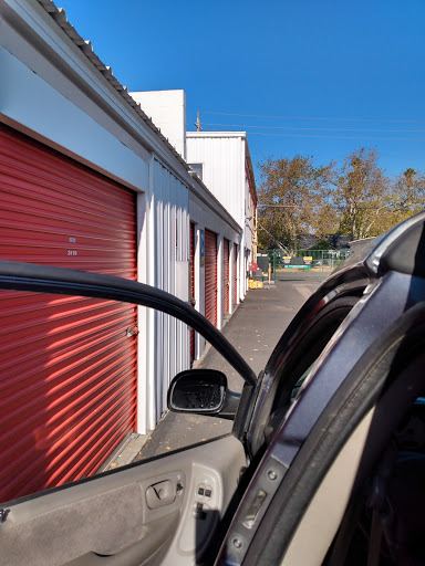 Truck Rental Agency «U-Haul Moving & Storage at El Camino Ave», reviews and photos, 1850 Glenrose Ave, Sacramento, CA 95815, USA