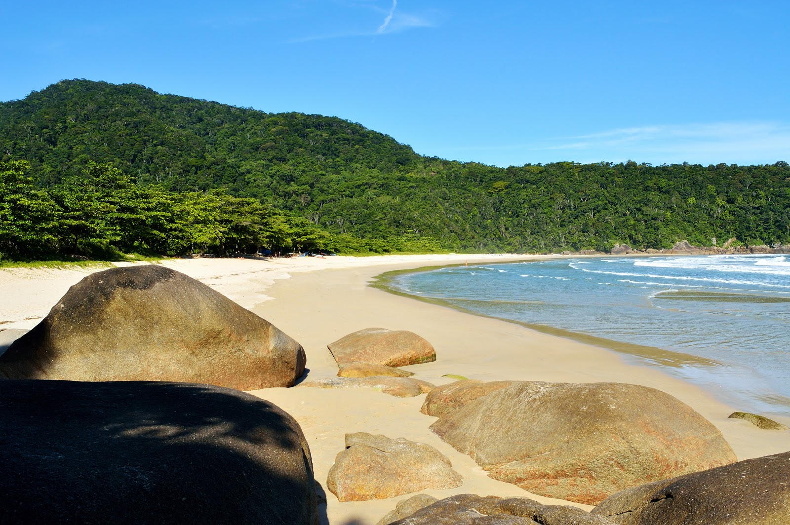 Praia Martim de Sá'in fotoğrafı - rahatlamayı sevenler arasında popüler bir yer