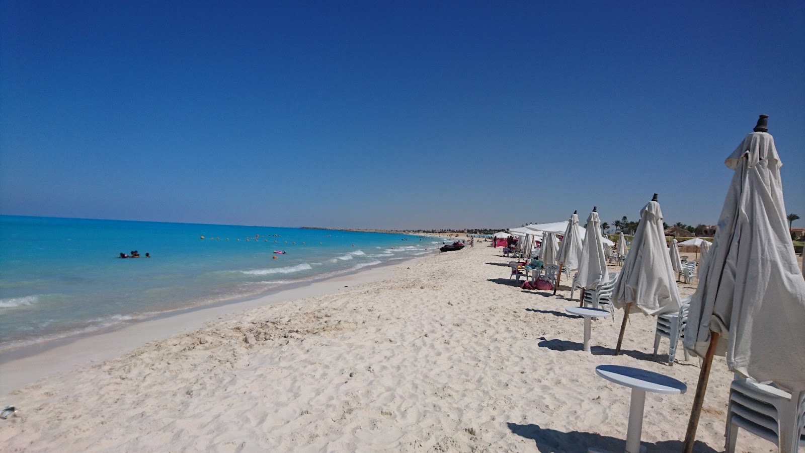 Photo de Matrouh Beach avec rivage droit, long