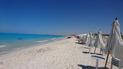 Zdjęcie Matrouh Beach z powierzchnią turkusowa czysta woda