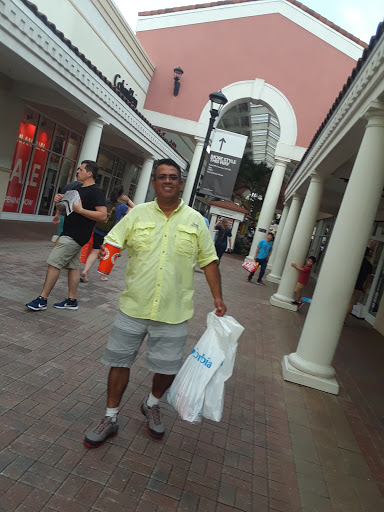 Sportswear Store «Columbia Sportswear Outlet Store at Premium Outlets in Orlando», reviews and photos, 4971 International Dr, Orlando, FL 32819, USA